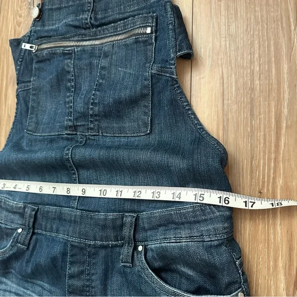 Blank NYC Crossover Distressed Denim Overalls Size 30 Medium Wash Zip Accent - Picture 12 of 16
